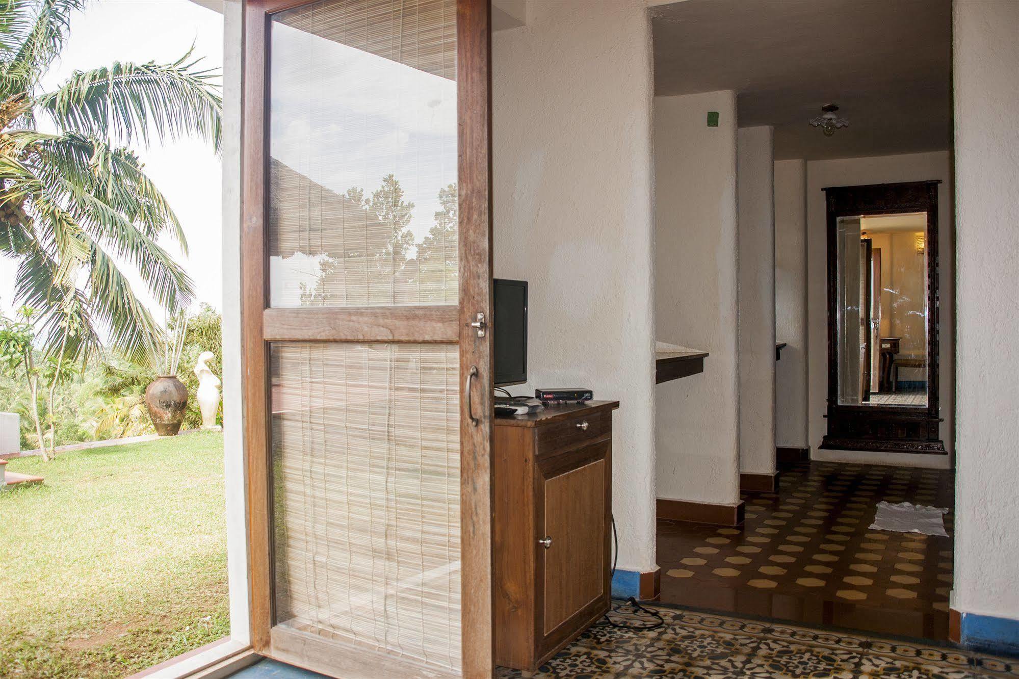 Over The Hill Poovar Exterior photo