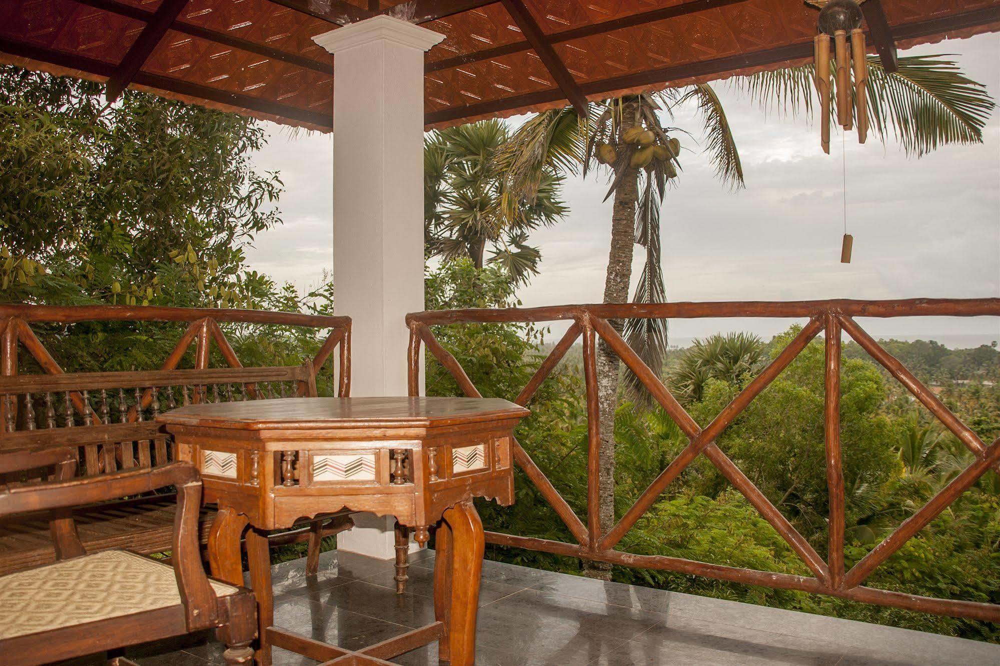 Over The Hill Poovar Exterior photo